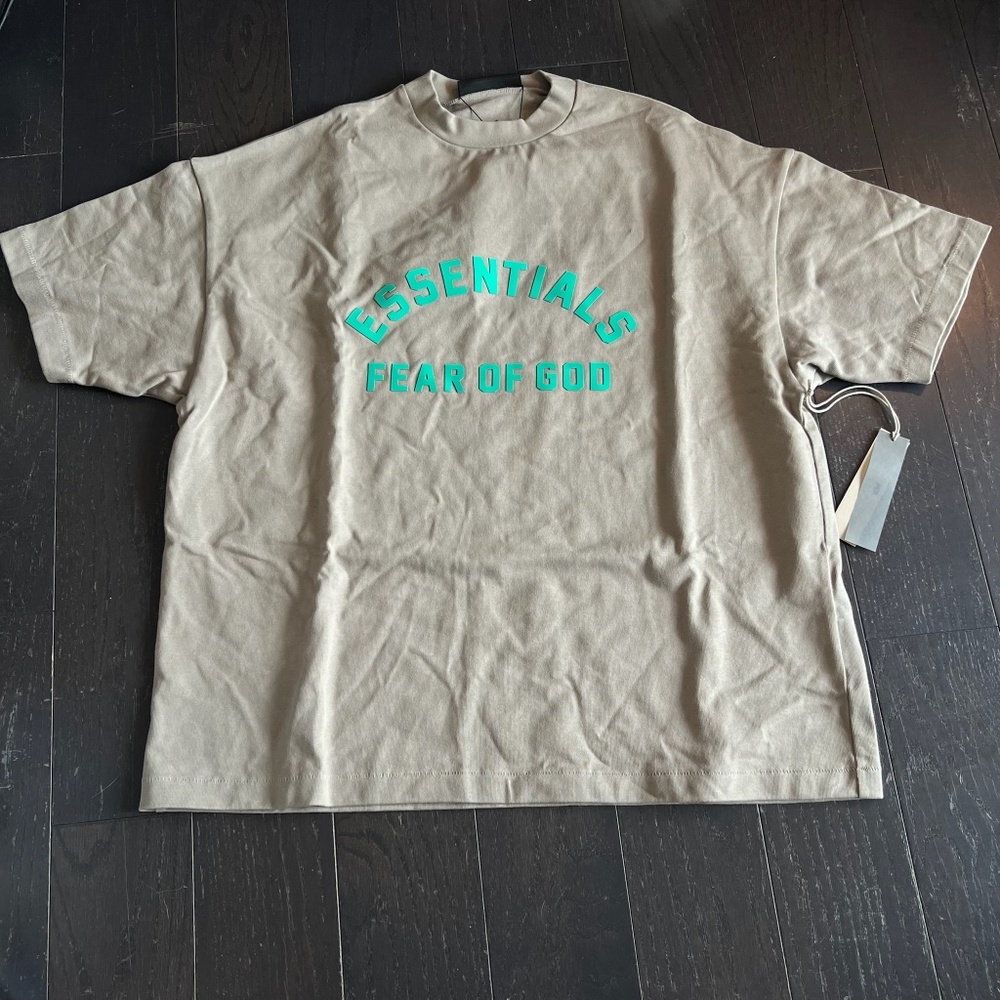 BNWT NEW Fear Of God ESSENTIALS Gray Crewneck T-Shirt blue logo size small